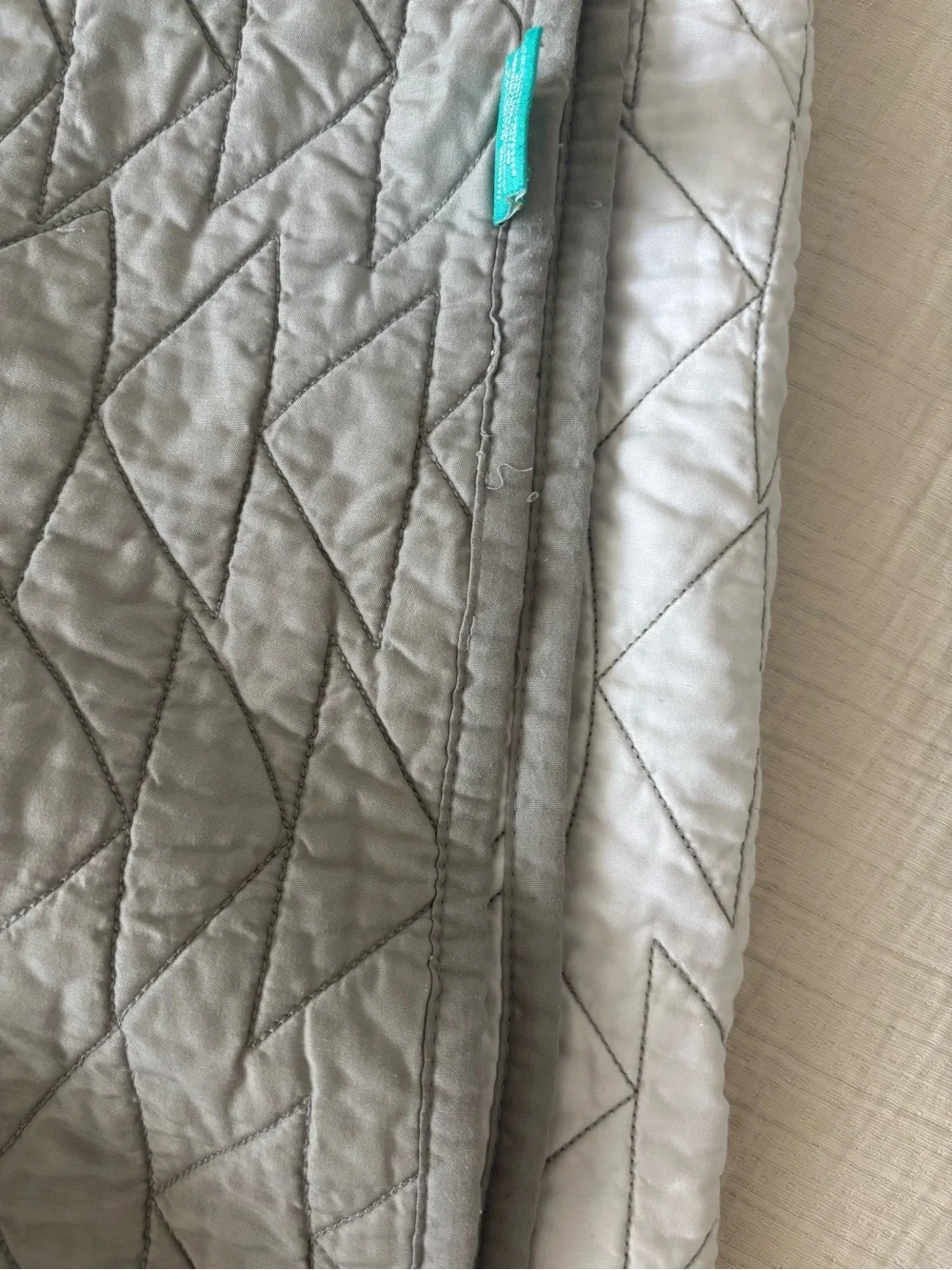 Twin White/Gray Quilt